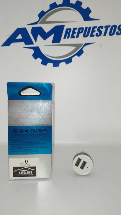 KBCH006B ACCESORIO PARA CELULAR CARGADOR DOBLE USB 12V / 24V OUTPUT 5V 3100MA NEGRO KUBE - Imagen 2