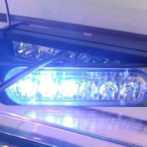 661094197092  FARO DE LED UNIVERSAL 12V - 6 LED CHAT PARA PARRILLA / PARAGOLPE CON LUZ DESTELLANTE AZUL