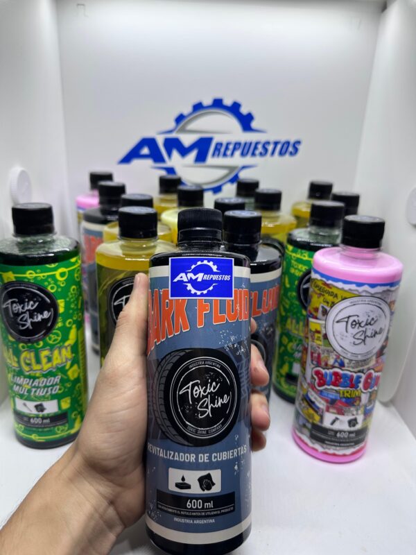 REVITIZADOR DE CUBIERTAS 600ML + PICO (TOXIC SHINE)